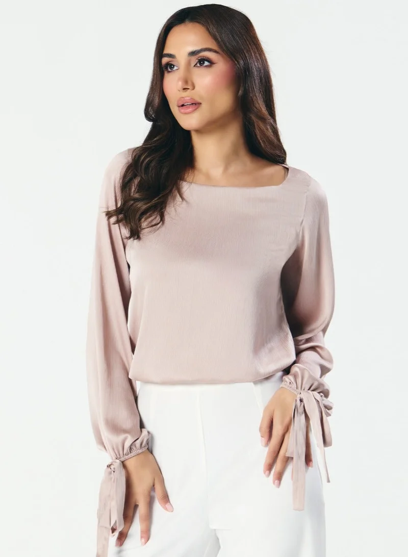 زجزاج بلوزة بياقة مربعة وأكمام واسعة